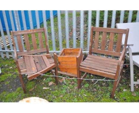 A MODERN WOODEN GARDEN CORNER SEAT, with an angled centre (not fully fixed together) along with a square wooden planter (2)