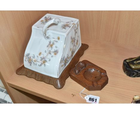 A ROBERT 'MOUSEMAN' THOMPSON OF KILBURN WOODEN ASHTRAY AND CHEESE DISH comprising an ashtray with a mouse and two recesses he