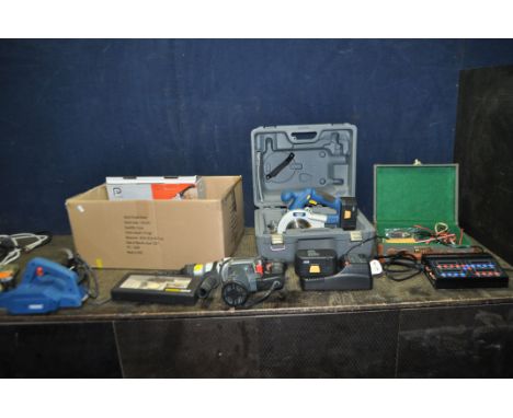 A TRAY CONTAINING POWER TOOLS including Draper 18v circular saw with two batteries and charger, a 240v planer, a Performance 
