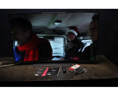 A LG 55EG960V-ZD 55in 3D OLED CURVED SMART TV with remote, manual and two pairs of 3D glasses (PAT pass and working)