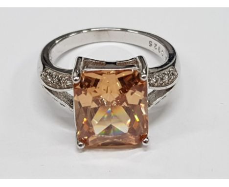 SILVER AND TOPAZ COLOURED CZ RING 4.5 GROSS SIZE N 1/2