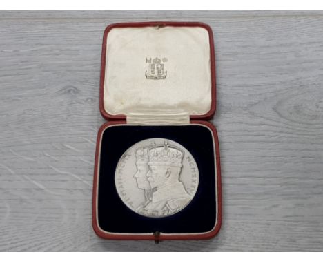 MEDAL 1935 SILVER JUBILEE SILVER CASED MEDAL BY ROYAL MINT 86G