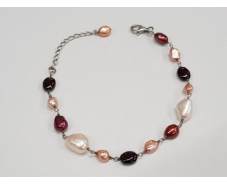 SILVER GARNET AND FRESHWATER PEARL BRACELET 8.5G GROSS