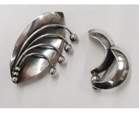 TWO DANISH SILVER BROOCHES BY CARL OVE FRYDENSBERG (1949-1982) 14.9G