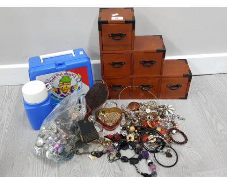 SELECTION OF MISCELLANEOUS COSTUME JEWELLERY HOUSED IN A 6 DRAWER JEWELLERY CHEST TOGETHER WITH VINTAGE EDD THE DUCK OLYMPIC 