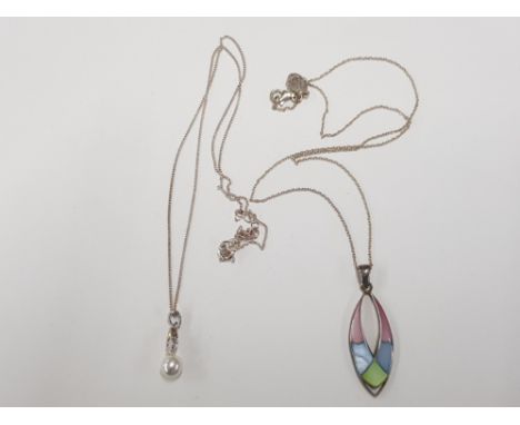 A SILVER AND ENAMEL PENDANT ON SILVER COLOURED CHAIN AND A SILVER AND PEARL PENDANT ON SILVER CHAIN