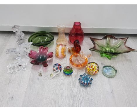 STUDIO ART GLASS DISHES SWEDISH BEGGING DOG PAPERWEIGHTS TO INCLUDE CAITHNESS SWAROVSKI CHICK AND OTHER ITEMS