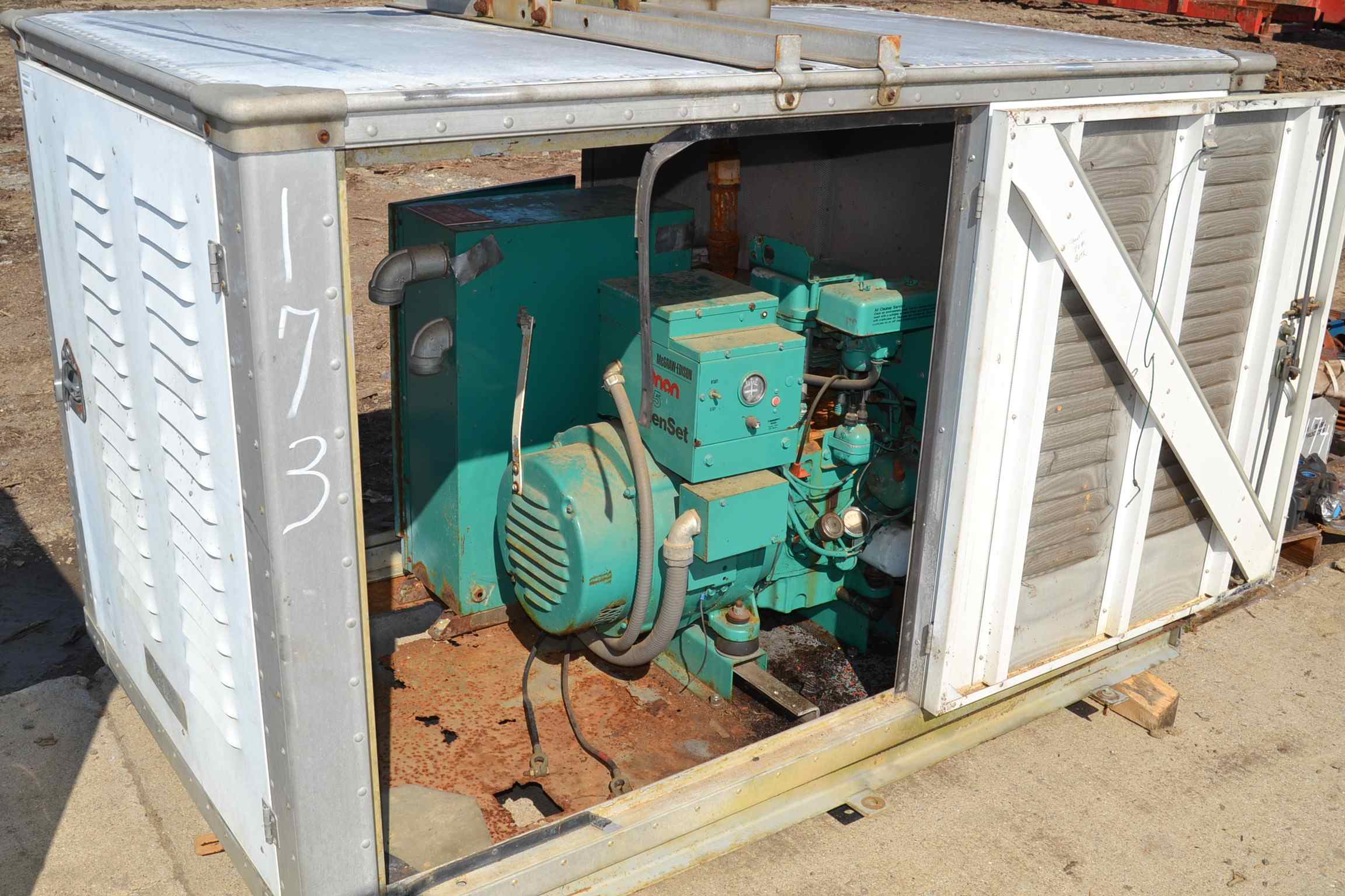 ONAN 7.5 KW SINGLE PHASE GENERATOR W/NATURAL GAS ENGINE