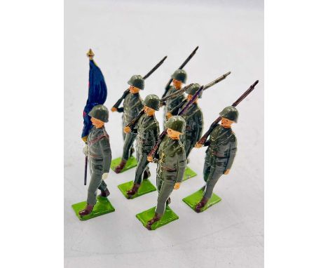 Britains - Set 2033 - U.S. Army Infantry [1948-60], comprising: Colour Bearer &amp; 7 x Infantry Marching at the Slope Depict