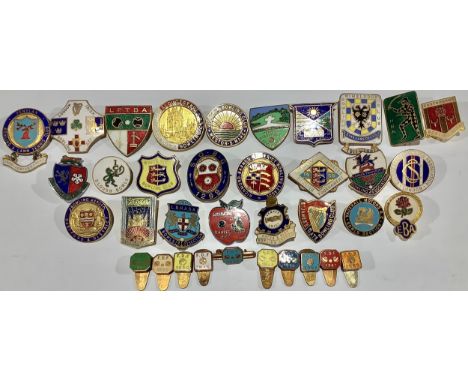 Badges - a collection of enamel bowling club badges (36) 