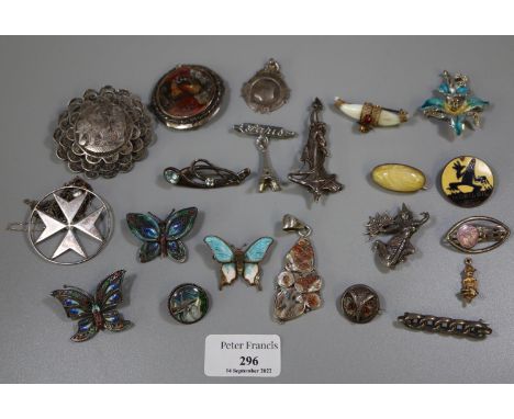 Bag of assorted vintage Art Nouveau and other silver and enamelled brooches and a silver fob etc.(B.P. 21% + VAT) 