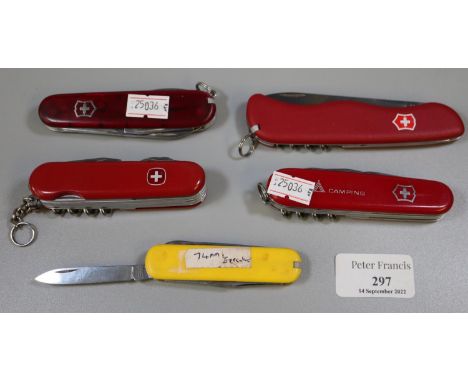 Plastic box of Swiss Army knives. (B.P. 21% + VAT) 