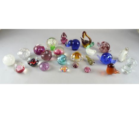 Good collection of glass paperweights, Caithness, etc. 