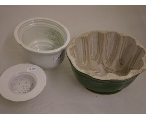 2 VINTAGE JELLY MOULDS ONE GRIMWADE, PLUS ONE CERAMIC PIE CHIMNEY 