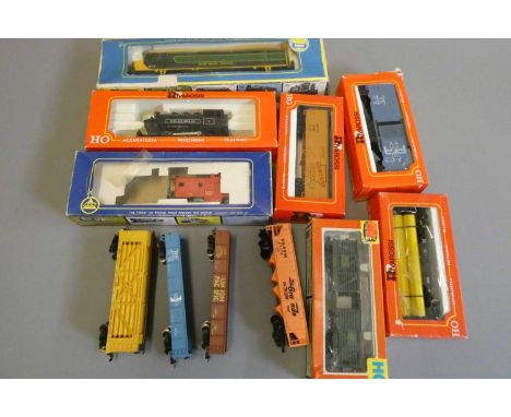American HO scale trains by Rivarossi and AHM comprising 0-6-0 tank locomotive Reliance Rock Co. FP45 Northern Pacific and th