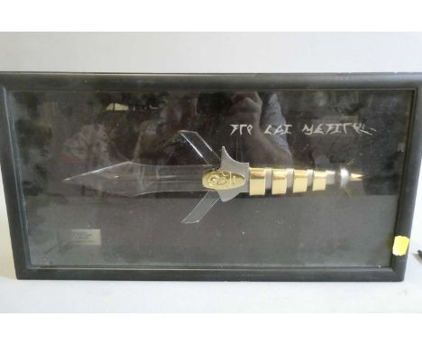 Star Trek - rare Franklin Mint Klingon crystal dagger, cased 21 1/4" x 10 1/2", good (Est. plus 24% buyer's premium inc. VAT)