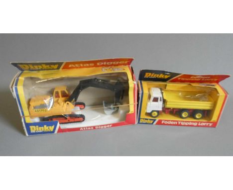 Dinky 984 Atlas Digger and 432 Foden tipping lorry in display boxes, boxes fair to good, models excellent (Est. plus 24% buye