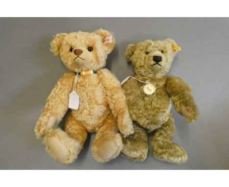 Two Steiff collectors bears, comprising a 15 1/2" Zoe growling bear with collar and a 13 1/2" Classic bear (Est. plus 24% buy