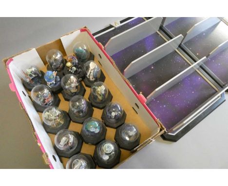 Star Trek - seventeen Franklin Mint limited edition diorama dome scenes, 1994, two domes missing, one piece loose on Romulan 