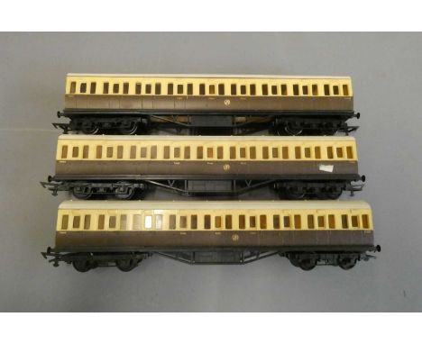 Three unboxed Graham Farish GWR coaches, good (Est. plus 24% buyer's premium inc. VAT)
