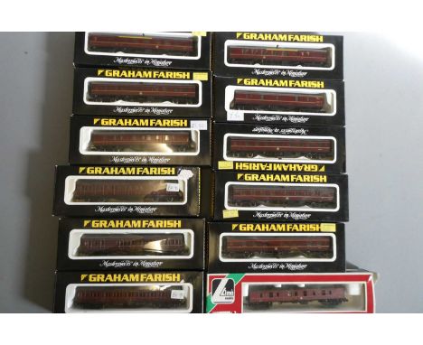 Twelve N gauge BR red passenger coaches by Graham Farish and others, all items boxed, good (Est. plus 24% buyer's premium inc