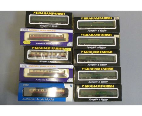 Ten N gauge passenger coaches by Graham Farish and Dapol, all items boxed, good to excellent (Est. plus 24% buyer's premium i