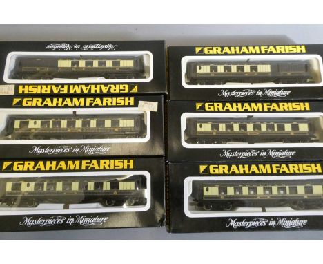 Six N gauge Pullman coaches by Graham Farish, all items boxed, good to excellent (Est. plus 24% buyer's premium inc. VAT)