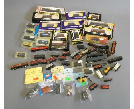 N gauge goods rolling stock by Graham Farish and others, some items boxed, good to excellent (Est. plus 24% buyer's premium i
