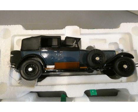 Franklin Mint Classic 1:24 scale Rolls Royce Phantom 1 in blue, some small parts detached, corrosion to paintwork. Fair (Est.