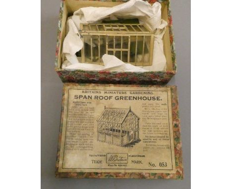 Britains span roof greenhouse, one roof finial missing, boxed, good (Est. plus 24% buyer's premium inc. VAT)