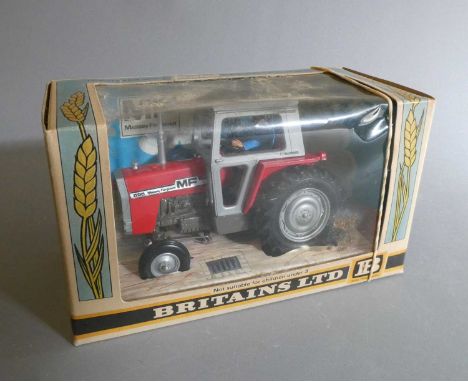 Britains 9522 Massey Ferguson tractor, box good, model excellent (Est. plus 24% buyer's premium inc. VAT)