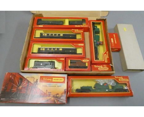 Triang Railways Battle of Britain class locomotive Winston Churchill, two Pullman coaches, diesel shunter, NATO search light 