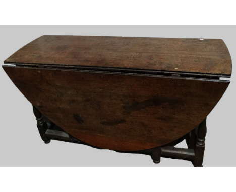 Early 18th Century Oak Table - A good early 18th century large oak drop leaf dining table, the oval top above a turned balust