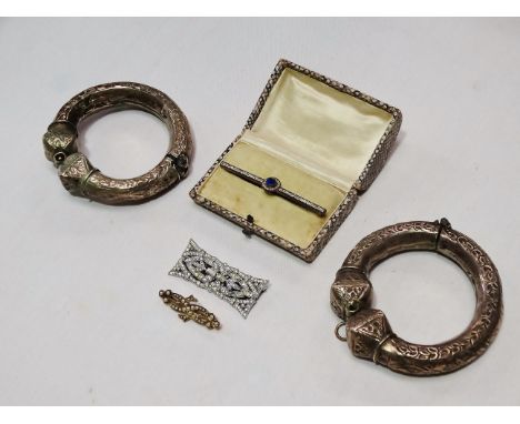 Assorted Jewellery - Two Indian silver hinged bangles with embossed decoration, diameter 8.6cm, together with three brooches,