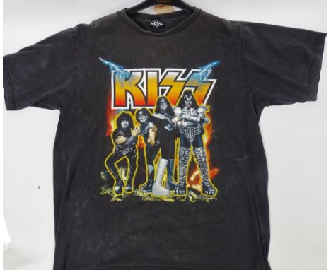 Vintage Fashion - Kiss, a 1970s cotton t-shirt, size XL.