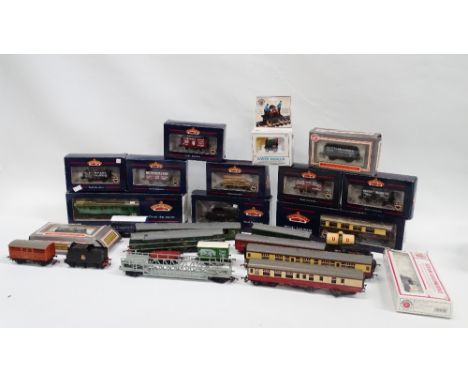 Hornby and Bachmann 00 Gauge - Bachmann 39-280 MK1 FK Pullman Kitchen, 39-253 BR MK1 RFO Restaurant Car, 33-830A 25 Ton Queen