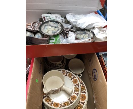 A box of Midwinter dinner ware 