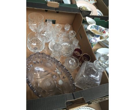 Box of various glassware 