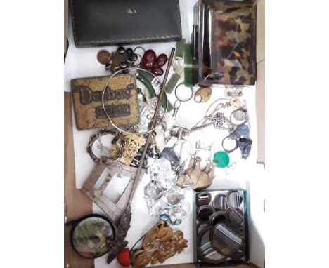 A box of bric a brac, jewellery etc. including nephrite jade, cherry bakelite, agate etc. 