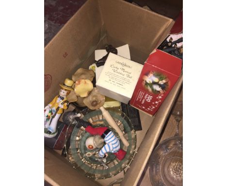 Box of glassware, ornaments etc. 