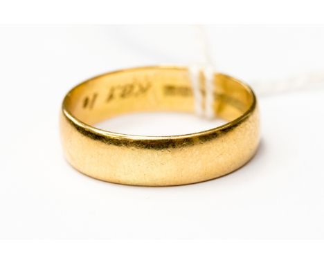 A gentlemen's 18ct gold ring, size T, weight 5.2 grams approx 