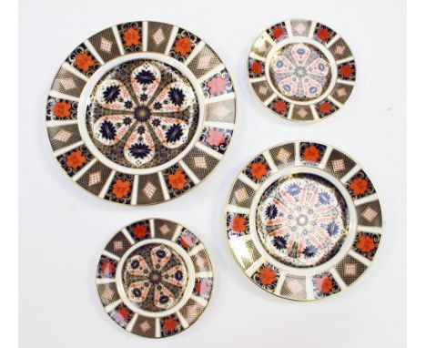 Two Imari 1128 Royal Crown Derby side plates, one breakfast plate and one dinner plate (4) 
