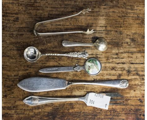 A George V miniature letter opener set with circular enamel plaque depicting Burleigh strand, Sloane & Carter, Birmingham, 19
