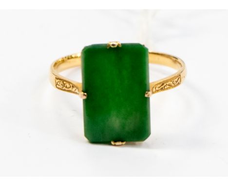 A  tablet (jadeite) yellow gold (14ct) ring, size U, with a total gross weight of approx 2.5gms 