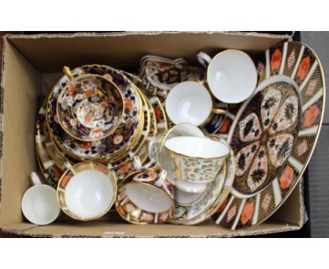 Royal Crown Derby 1128 pattern dinner plate, salad plate and side plates; together with trays and cups and saucers and two 'G