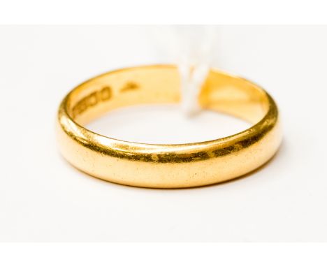 A 22ct yellow gold wedding band, approx 4mm, ring size Q 1/2, weight approx 5.5gms 