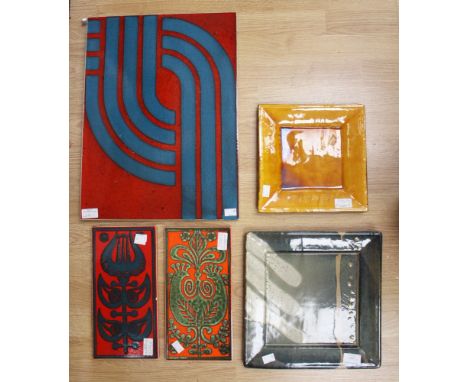 Large pottery plaque, blue abstract pattern on red ground, together with two studio pottery plates, and two further plates (5