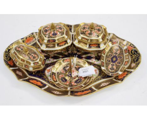 A Royal Crown Derby, six piece dressing table trinket set, in the 'Imari' pattern, 1128, date mark 1891-1940 (1) 