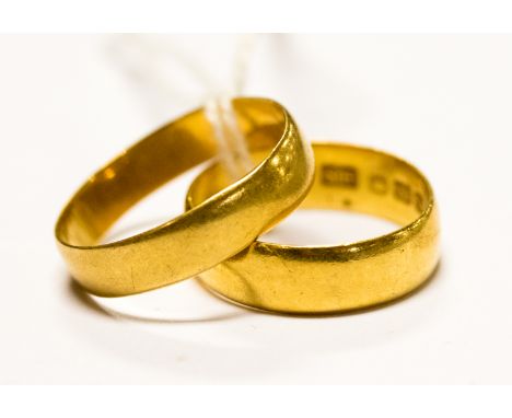 Two 22ct gold wedding bands, ring sizes O and Q 1/2, combined weight approx 7.4gms  