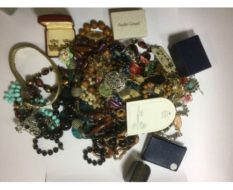 A large collection of vintage costume jewellery, cufflinks, brooches, rings, etc 